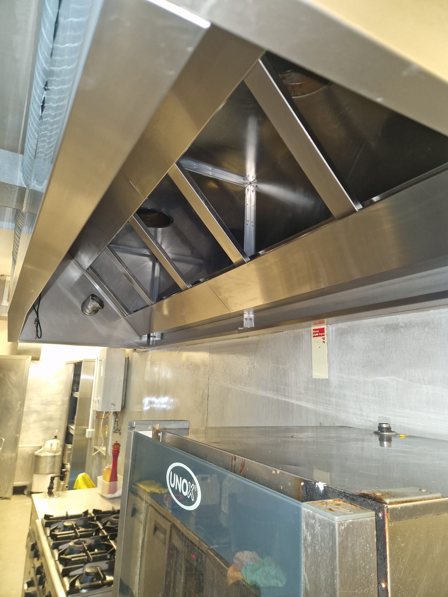 Trabalho Lavlimpar — limpeza técnica de cozinhas industriais 11