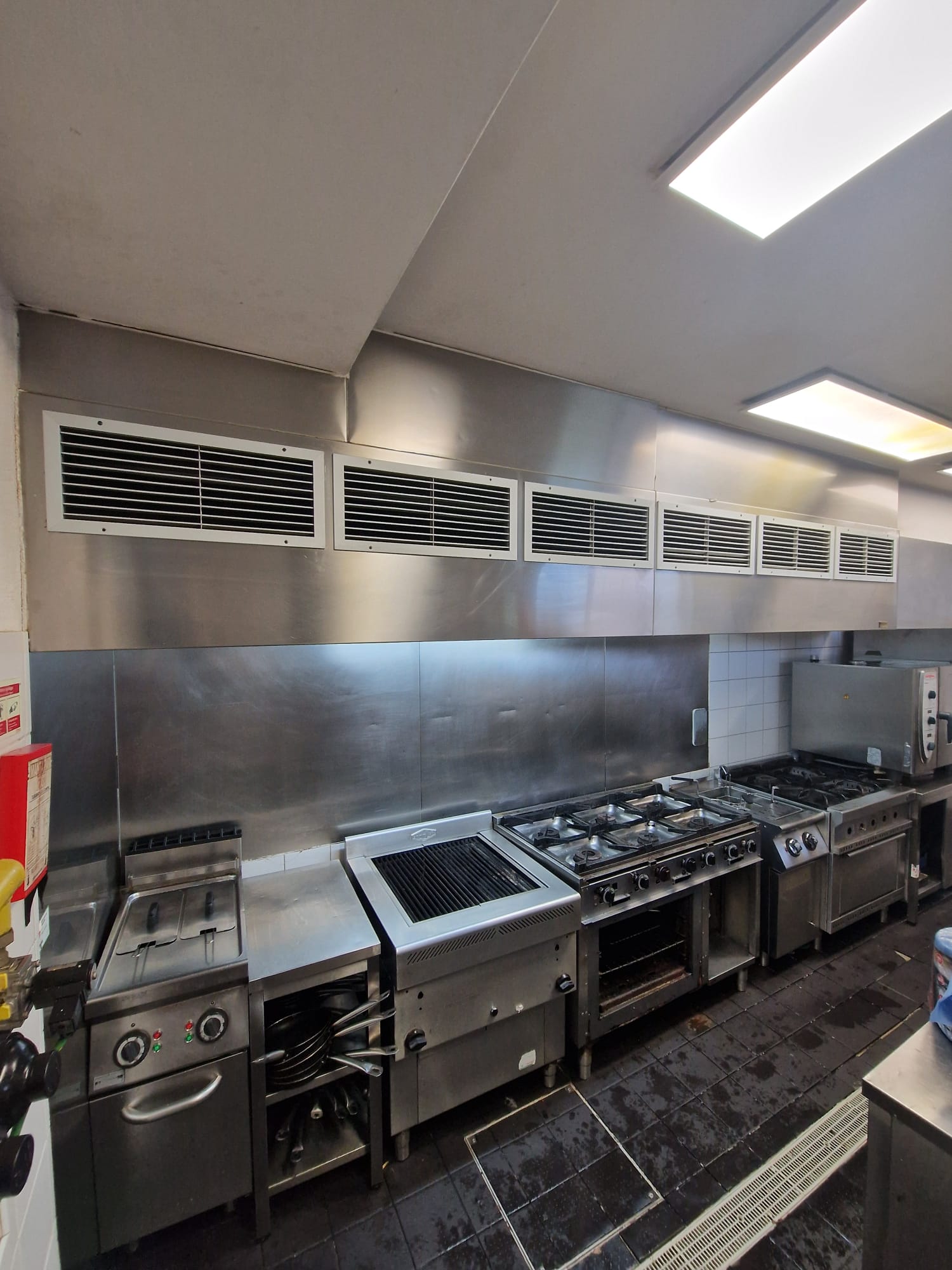 Trabalho Lavlimpar — limpeza técnica de cozinhas industriais 17