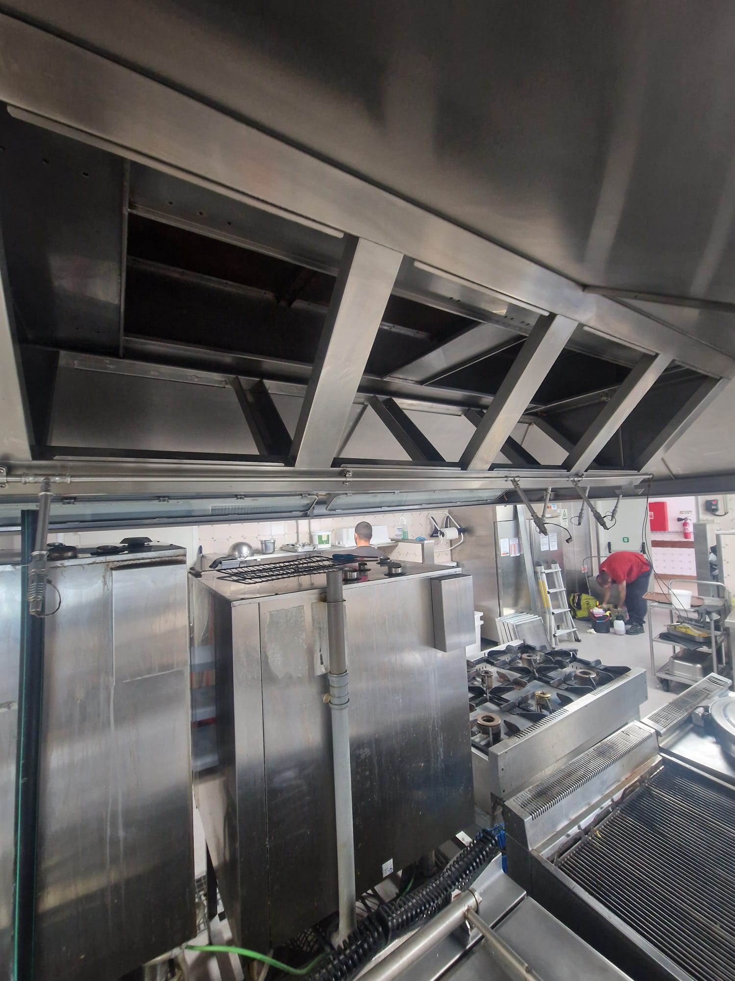 Trabalho Lavlimpar — limpeza técnica de cozinhas industriais 19
