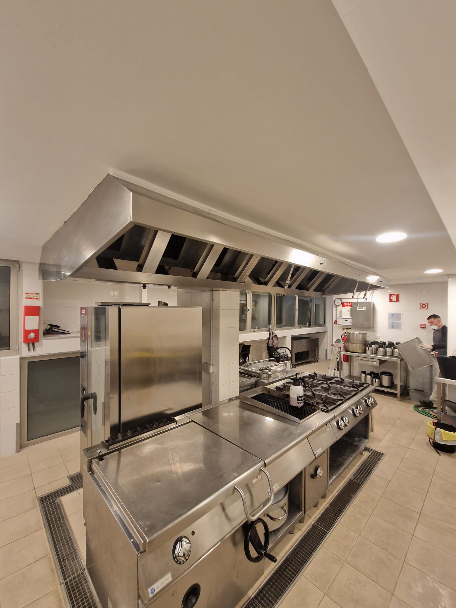Trabalho Lavlimpar — limpeza técnica de cozinhas industriais 1