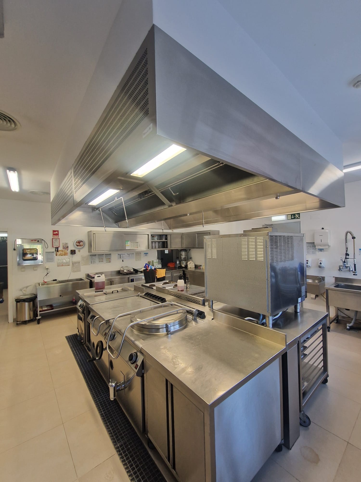 Trabalho Lavlimpar — limpeza técnica de cozinhas industriais 9